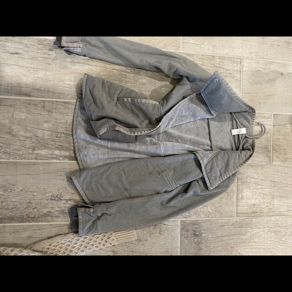 Ivivvia sweater